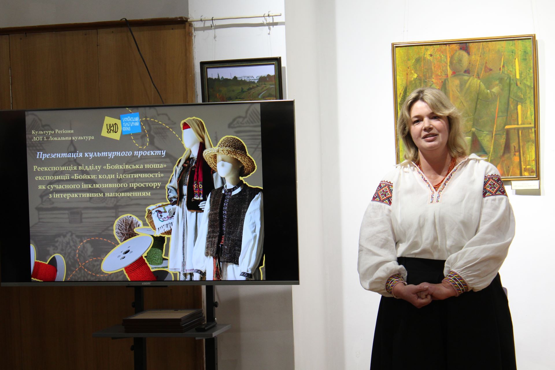 НОВІ КОДИ ІДЕНТИЧНОСТІ: У САМБОРІ БОЙКІВСЬКА НОША ЗАГОВОРИЛА МОВОЮ ВІДЧУТТІВ