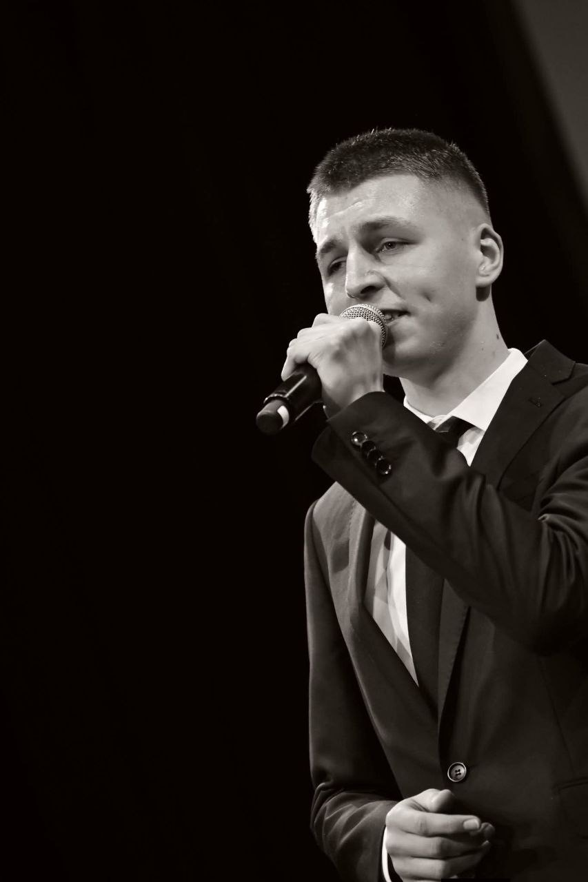 ПІСНЯ ДАЄ КРИЛА
